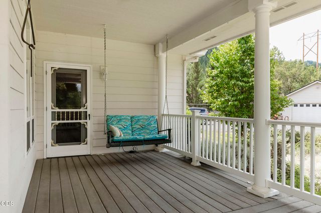 279 Ridgefield Road, Grants Pass, OR 97527