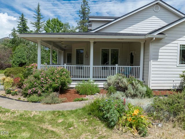 279 Ridgefield Road, Grants Pass, OR 97527