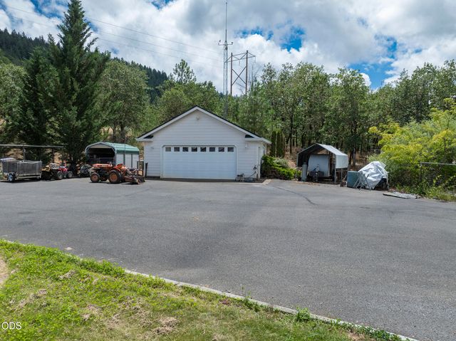 279 Ridgefield Road, Grants Pass, OR 97527