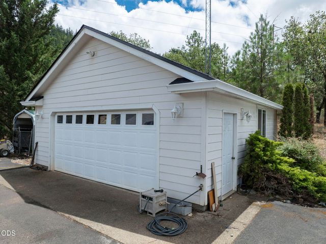 279 Ridgefield Road, Grants Pass, OR 97527