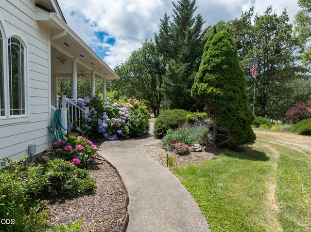279 Ridgefield Road, Grants Pass, OR 97527