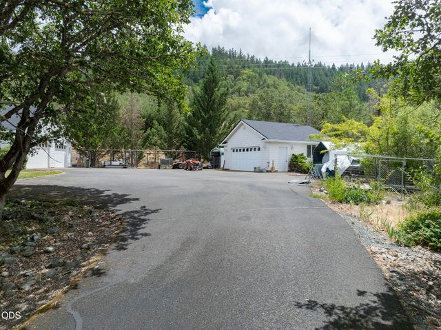 279 Ridgefield Road, Grants Pass, OR 97527