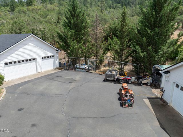 279 Ridgefield Road, Grants Pass, OR 97527