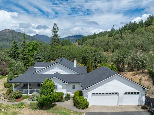 279 Ridgefield Road, Grants Pass, OR 97527