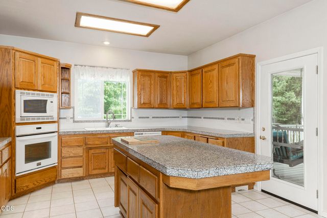 279 Ridgefield Road, Grants Pass, OR 97527