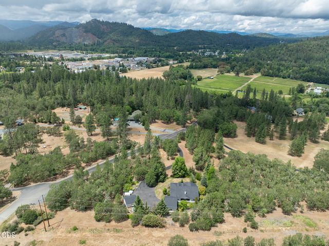 279 Ridgefield Road, Grants Pass, OR 97527