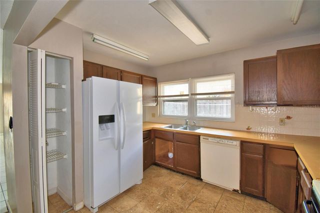 573 HUNTER CIRCLE, Kissimmee, FL 34758