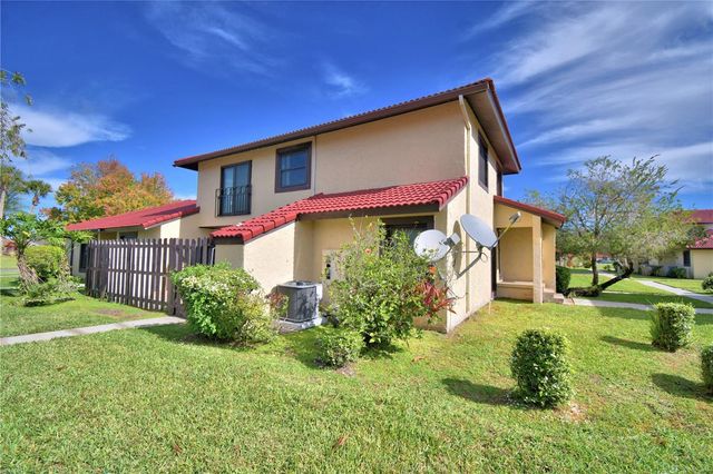 573 HUNTER CIRCLE, Kissimmee, FL 34758