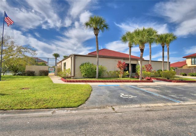 573 HUNTER CIRCLE, Kissimmee, FL 34758