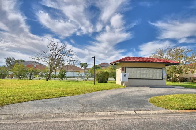 573 HUNTER CIRCLE, Kissimmee, FL 34758