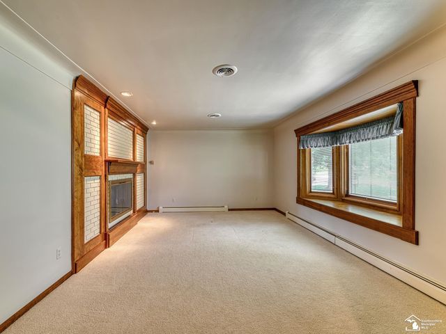 26995 James Avenue, Flat Rock, MI 48134
