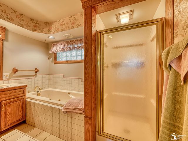 26995 James Avenue, Flat Rock, MI 48134