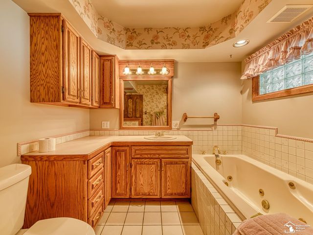 26995 James Avenue, Flat Rock, MI 48134