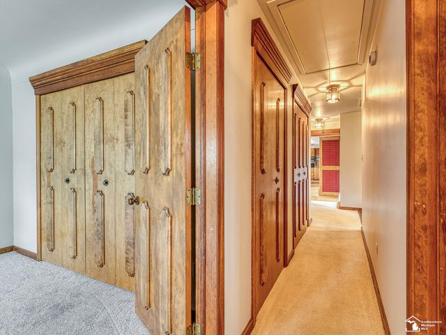 26995 James Avenue, Flat Rock, MI 48134