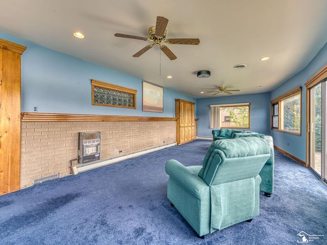 26995 James Avenue, Flat Rock, MI 48134