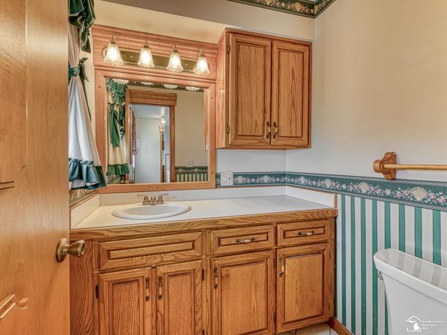 26995 James Avenue, Flat Rock, MI 48134
