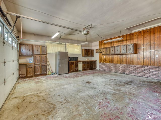 26995 James Avenue, Flat Rock, MI 48134
