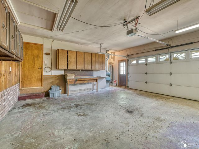 26995 James Avenue, Flat Rock, MI 48134
