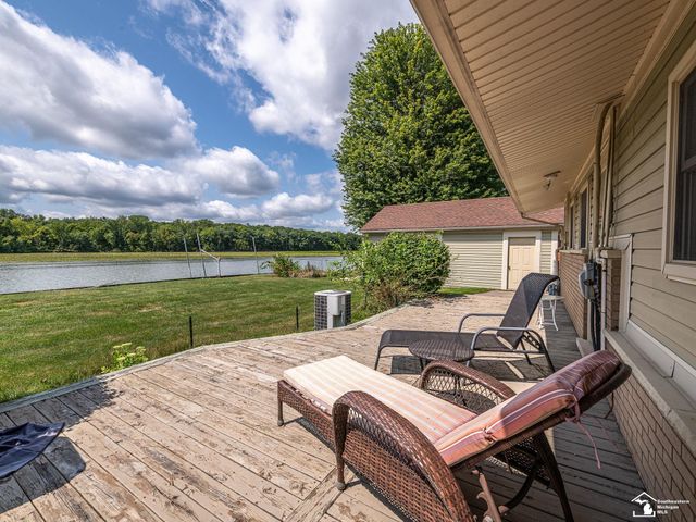 26995 James Avenue, Flat Rock, MI 48134