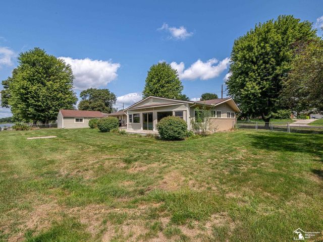 26995 James Avenue, Flat Rock, MI 48134