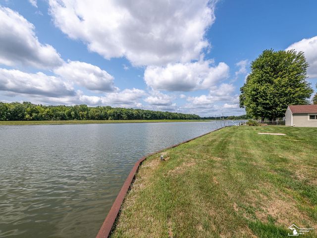 26995 James Avenue, Flat Rock, MI 48134