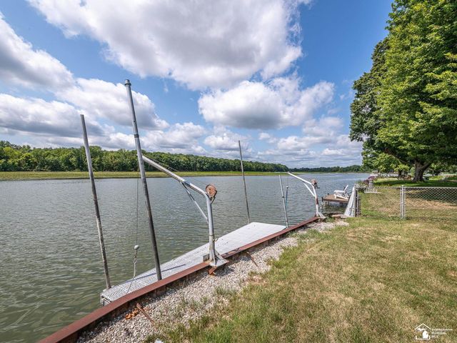 26995 James Avenue, Flat Rock, MI 48134