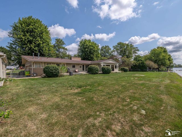26995 James Avenue, Flat Rock, MI 48134