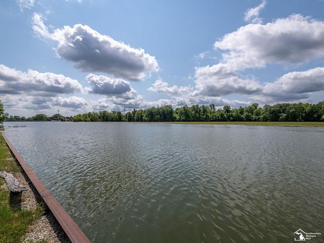26995 James Avenue, Flat Rock, MI 48134