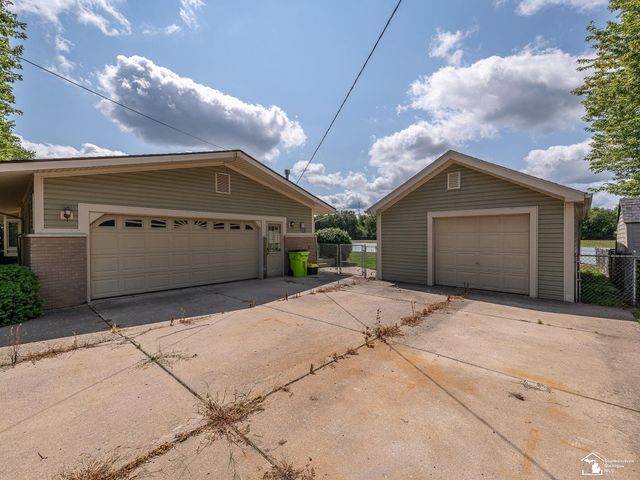 26995 James Avenue, Flat Rock, MI 48134
