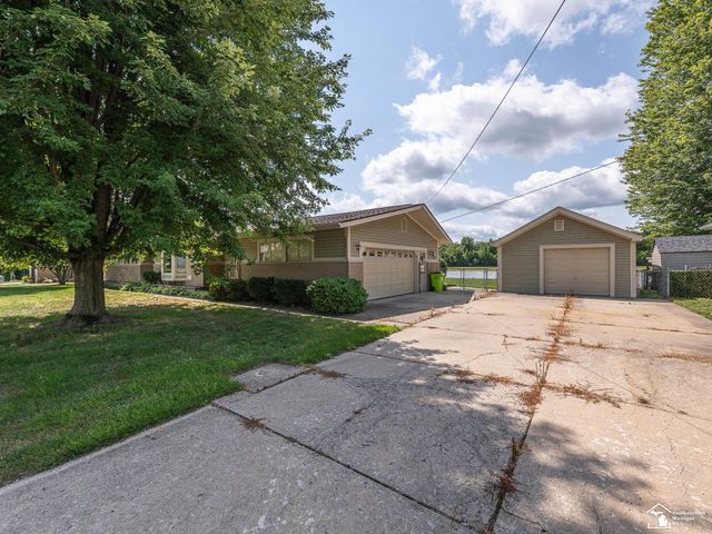 26995 James Avenue, Flat Rock, MI 48134