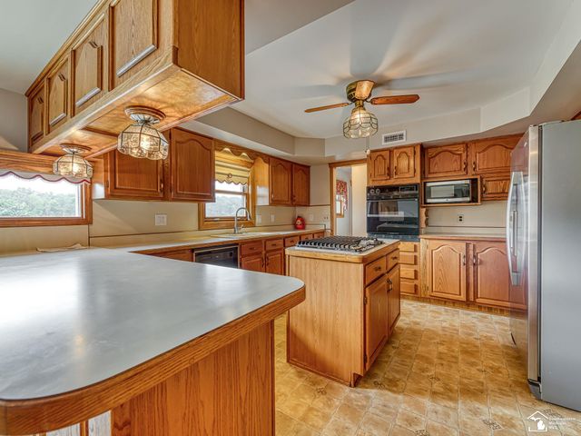 26995 James Avenue, Flat Rock, MI 48134