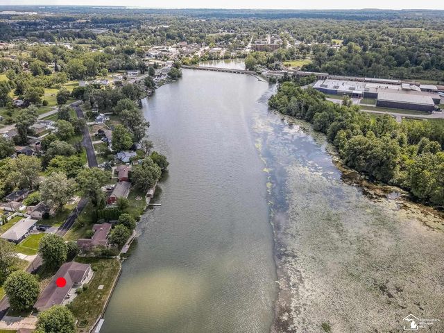 26995 James Avenue, Flat Rock, MI 48134