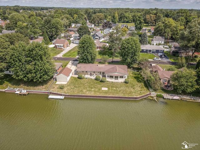 26995 James Avenue, Flat Rock, MI 48134