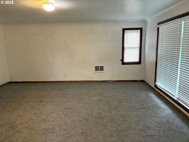 1281 HWY 99N, Eugene, OR 97402