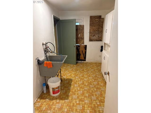 1281 HWY 99N, Eugene, OR 97402