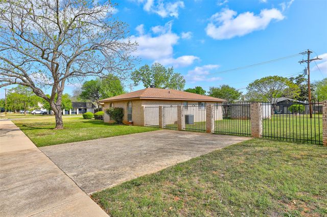 2303 Dawn DR, Georgetown, TX 78628