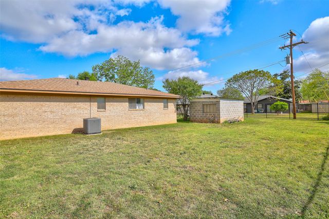 2303 Dawn DR, Georgetown, TX 78628