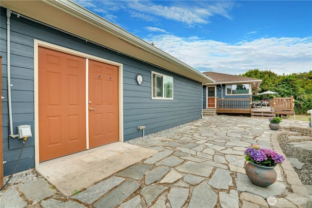 8603 Woodland Avenue E, Puyallup, WA 98371