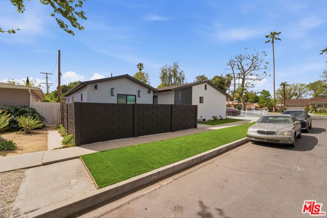 6724 Hesperia Avenue, Reseda (los Angeles), CA 91335