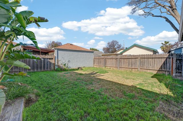 629 Brooks Ave, Yuba City, CA 95991