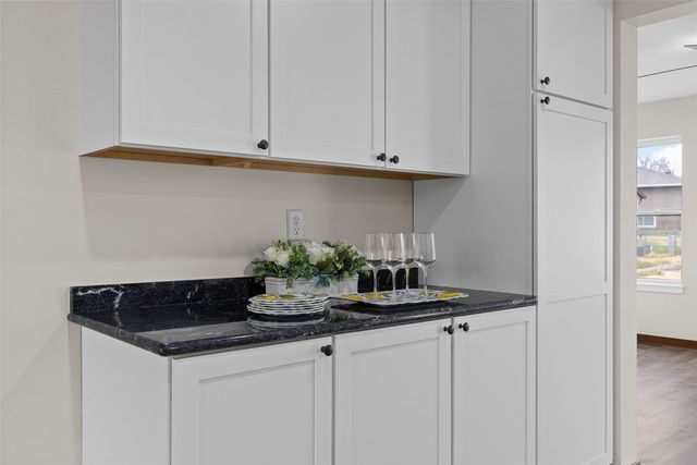 1613 Brookdale Lane, Cedar Rapids, IA 52402