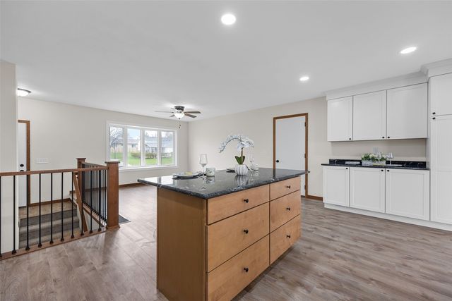 1613 Brookdale Lane, Cedar Rapids, IA 52402