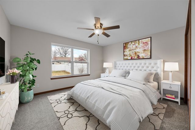 1613 Brookdale Lane, Cedar Rapids, IA 52402