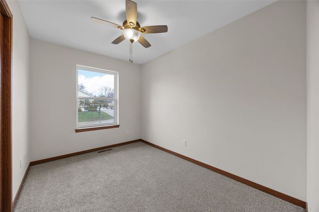 1613 Brookdale Lane, Cedar Rapids, IA 52402