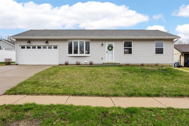 1613 Brookdale Lane, Cedar Rapids, IA 52402