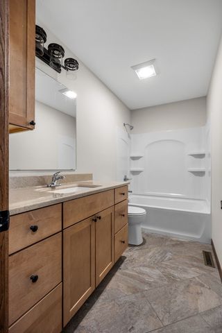 1613 Brookdale Lane, Cedar Rapids, IA 52402