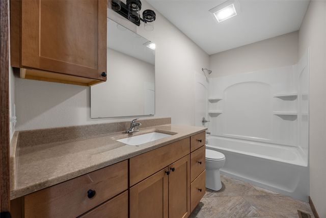 1613 Brookdale Lane, Cedar Rapids, IA 52402