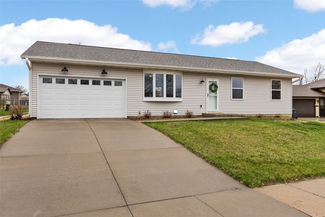 1613 Brookdale Lane, Cedar Rapids, IA 52402