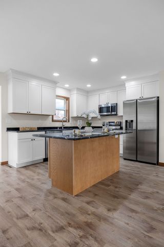 1613 Brookdale Lane, Cedar Rapids, IA 52402