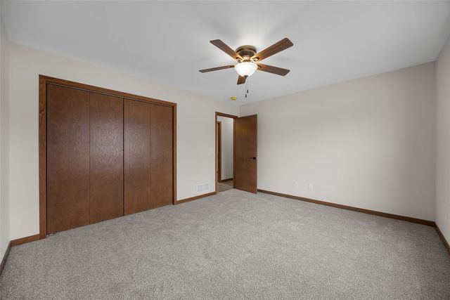 1613 Brookdale Lane, Cedar Rapids, IA 52402